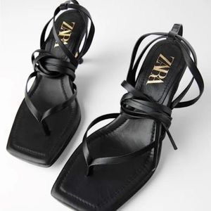 ZARA -BLACK SQUARE-TOE "THONG" SANDALS/HEELS (SOLD-OUT MULTIPLE TIMES!!) 38